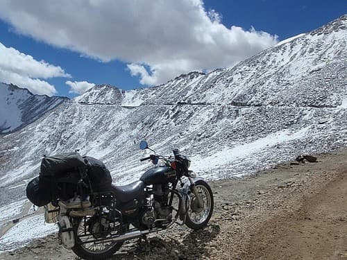 Himalaya by Bike by Laura Stone